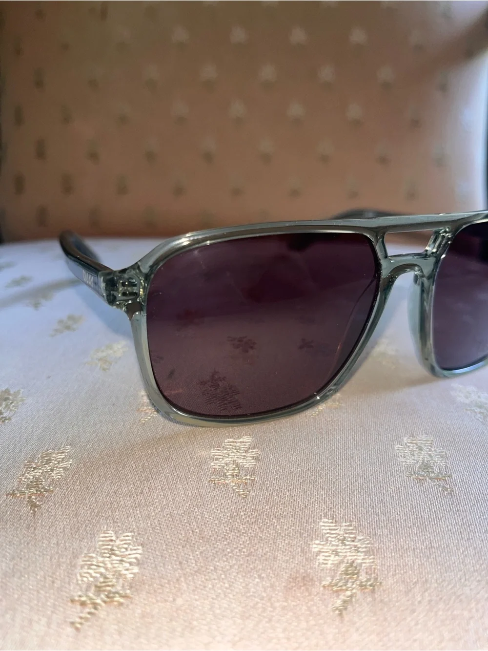 Quay On The Fly sunglasses excellent condition